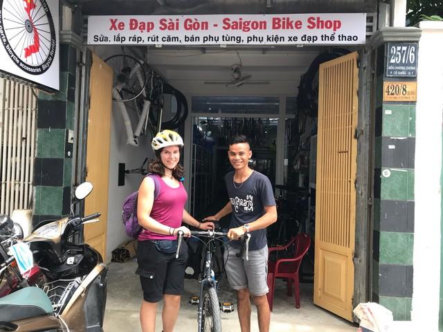  Amy Louise at Saigon Bike Shop